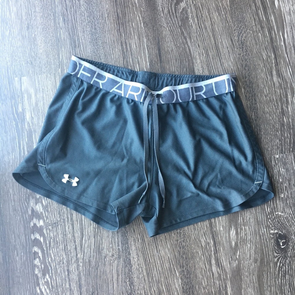 WOMEN'S GRAY UNDERARMOUR SHORTS